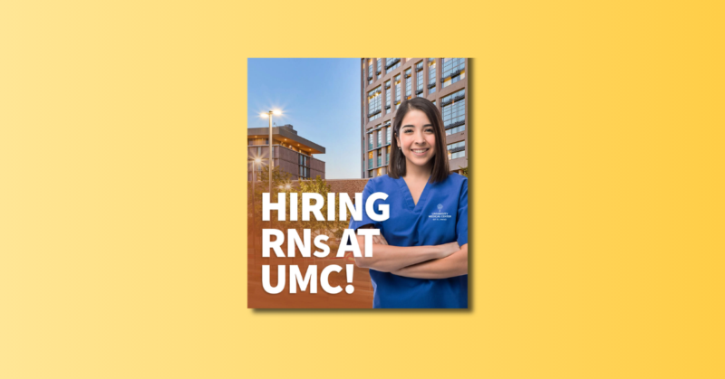 Enfermera de pie afuera de un hospital con texto que dice “Hiring RNs at UMC!”